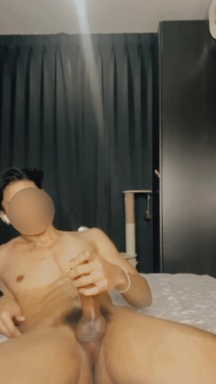 Louswee: 카메라가 오직 너만을 위한 거야