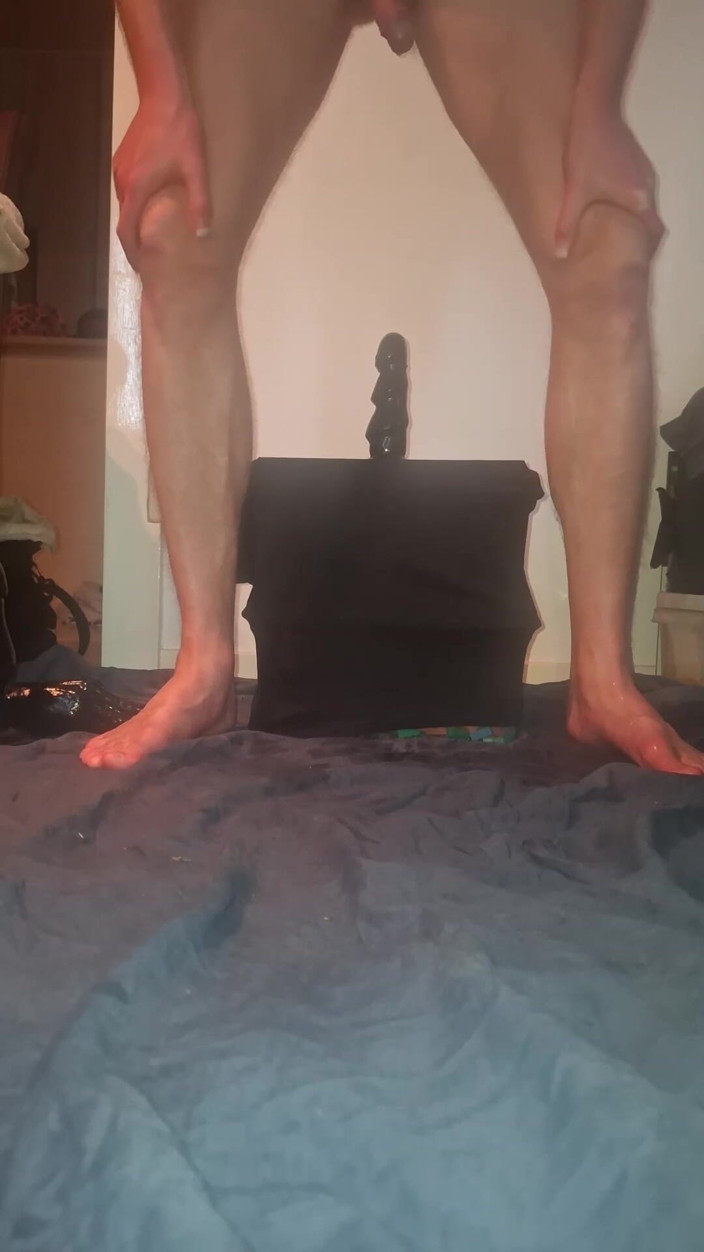 NoFace Twink X: Orgasmul se ridică pe măsură ce vibratorul se mișcă, respirația...