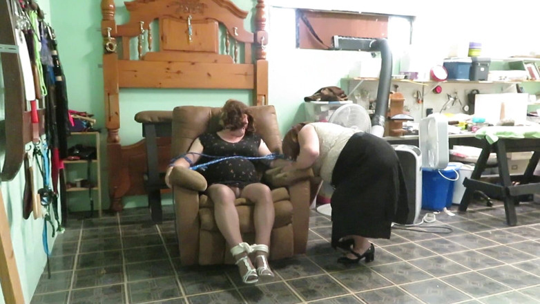 BBW nurse Vicki adventures with friends: Bebe entraîne une tapette avec une nouvelle Sous-Brittney