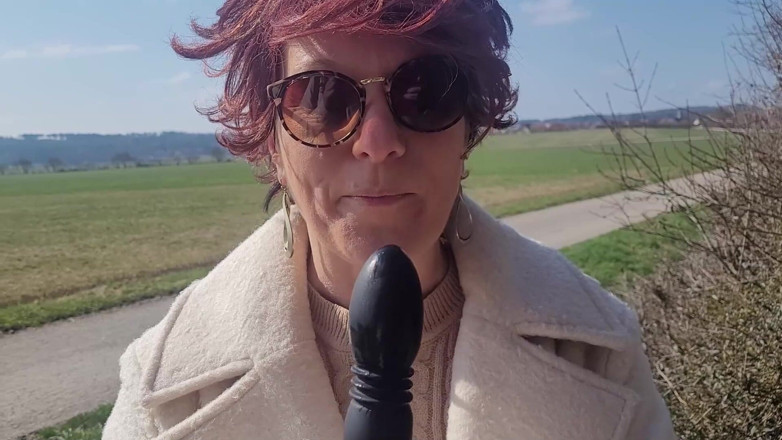 Popp Sylvie: Pussy Juice in Spring