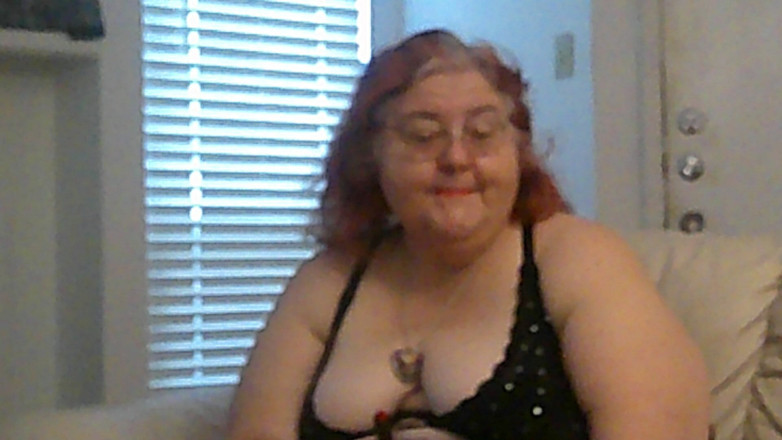 BBW nurse Vicki adventures with friends: Зрелая Толстушка Рыжая Медсестра Вики Говорит С Вами, Как Она Делает Губную Помаду С Применением Видео Для Вас!