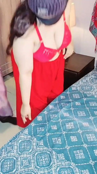 Eccellente sesso anale tra il patrigno indiano e la figliastra
