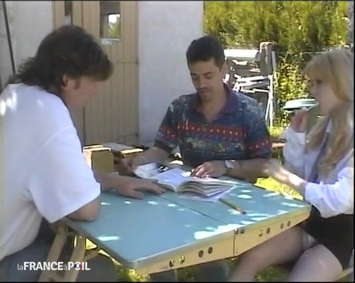 French Family Secrets: सुनहरे बालों वाली छात्रा में उसके 2 टीचरों द्वारा दोहरा प्रवेश और फेशियल किया जाता है