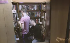 scopata in biblioteca