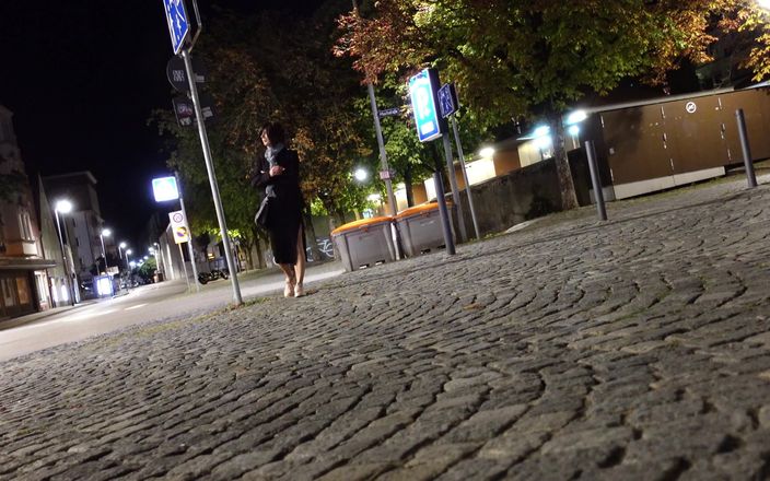 Loreley add: Mijo em látex curto e run around