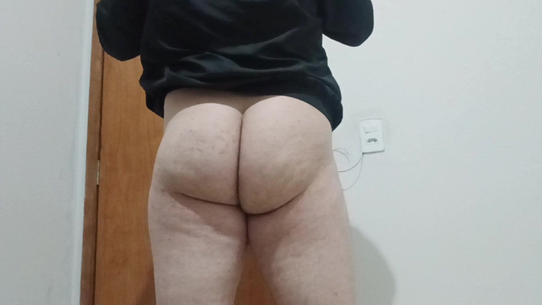 amateurbrazilian: Big Ass Brasil - Femboy Loiro Só De Shortinho Rebolando