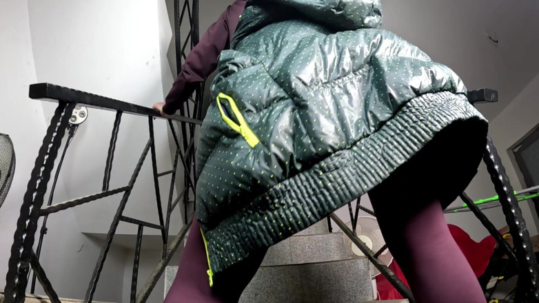 MilfyCalla: Downjacket provocação, sweaty tracksuit cameltoe e tapa na buceta
