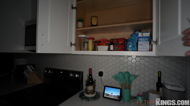 Filthy Kings: 義理の兄弟は私の巨大なお尻をハメ撮りで見てください