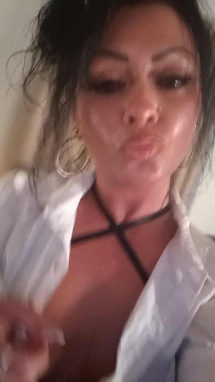 Krystal Petite Treat: Trebuie să mă fut!