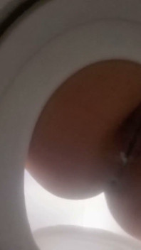 Bathroom-slave Voyeur Peeping on Bellealiz Peeing and Farting.