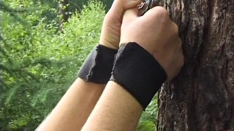 BANGORA RETRO CLUB: Legata bionda matura milf trapanata anale contro l'albero