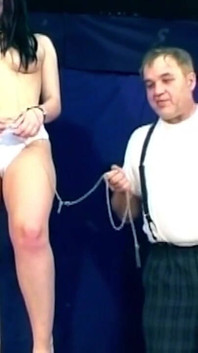 Chcaní zalitá Ladyboy a Děvky gulping zlaté proudy