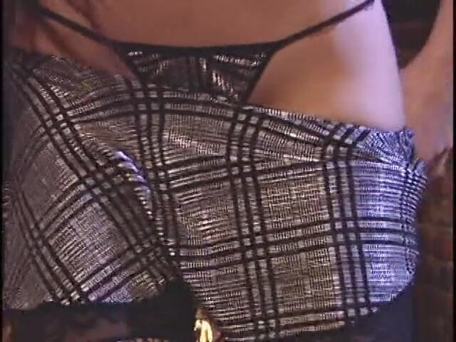 MILF Station: Puta en medias de nylon negras follada por el coño
