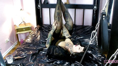 Domina Lady Vampira - SM Studio Femdom Empire: 더 브로커