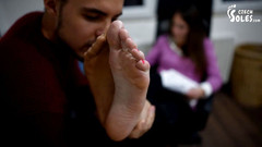 Czech Soles - foot fetish content: Velké a zpocené nohy šéfa