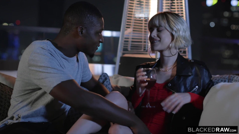 Blackedraw: Blackedraw сексуальная плохая девушка Jessie пустила паровозиком 2 огромных больших черных члена