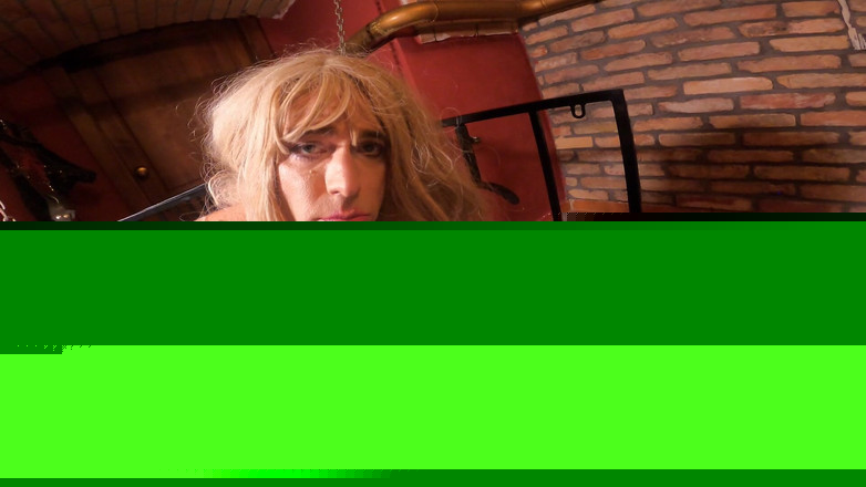 Trixy Sissy Babe: Trixy được sử dụng trong một cái lồng tại một ngục...