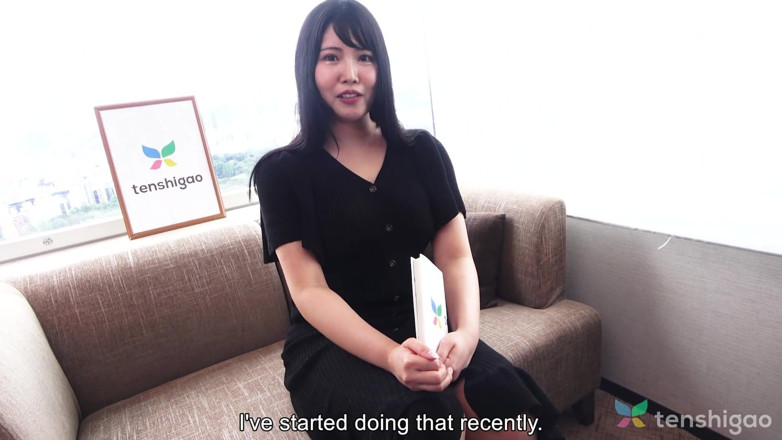 Tenshigao: La Japonaise Aina Nanjyo a de gros seins juteux qu'elle...