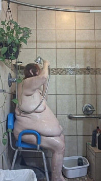 Vicki, Zdravotní Sestra S Velkou Kráskou, Je Celá Zpocená a Musí Na Záchod!