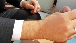 Man in suit - nyepong kontol dan muncrat di halaman belakang