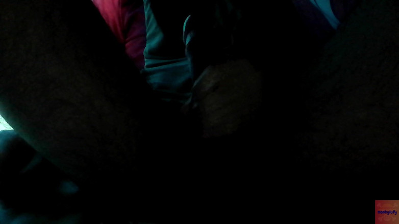 monkylufy: Masturbando-se para um vídeo hentai