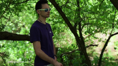 Nick Lewis: 同性恋在森林里巡游:被吸吮并踢爆了一个男人的屁股