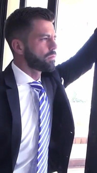 MENATPLAY - Odpowiedni brodaty Hector De Silva spuści się na buty