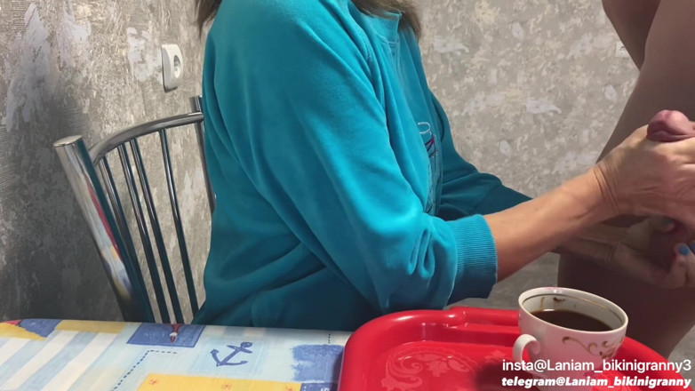 Ladyloveyoung60: Room sperma koffie voor oma cfnm voedselfetisj