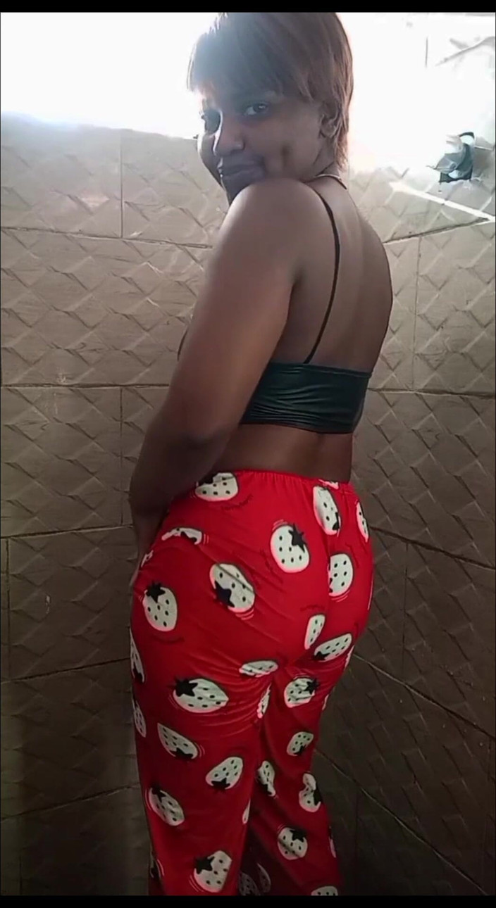 Minayi: Sexy Looks, Provoking Lips and a Slow Desire That Gets...