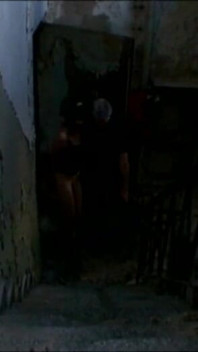 Wax bermain di luar rumah