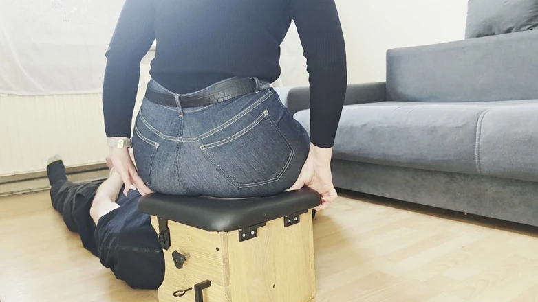 Lizzy Crush: Minha bunda enorme de jeans vs sua pequena cara