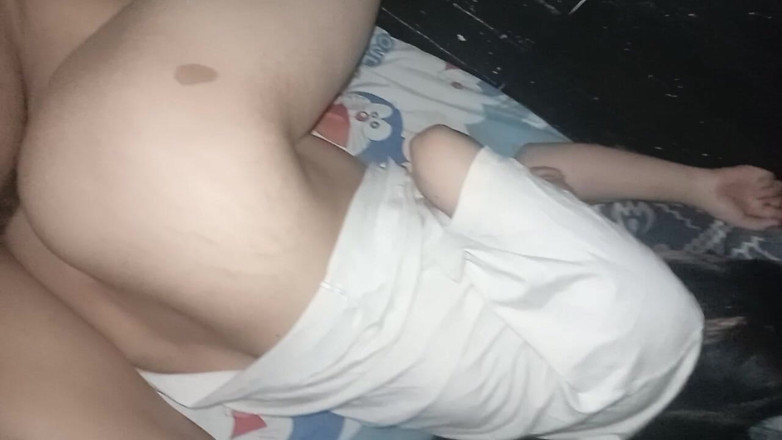 Famly sex: एक सफेद एशियाई परी के साथ चुदाई