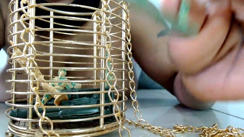 Maeling: Giantess Trapped Army Battalion in Iron Cage