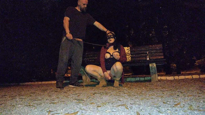 Toilet Mommy: Kontrollerad och kopplad i leggings &amp;höga stövlar