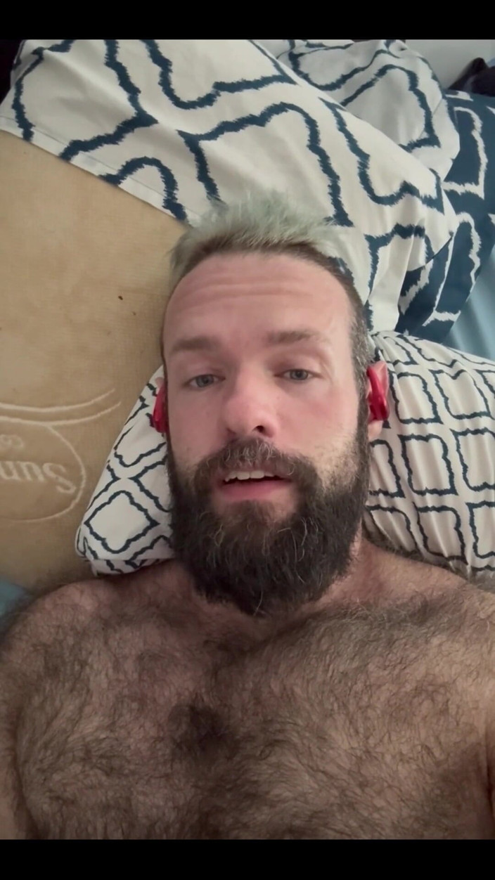 BeefyCanuck: Hei! Actualizarea canalului pentru Luna Mândriei!