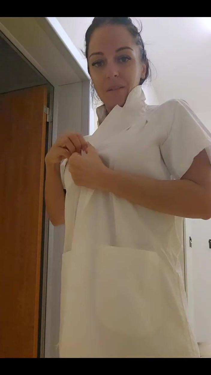Only Maya: Podívej se na mě v koupelně