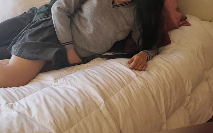 Astrid Cute: 나는 그것을 믿지 않는다, 내 학생 이웃은 피임 방법 클래스에 대해 그녀를 가르쳐 달라고
