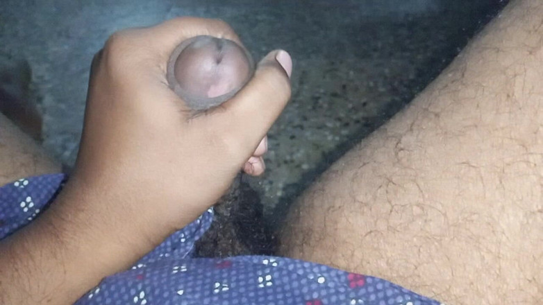 Fucking my wife: アフリカのゲイの男が妻に吸い、トイレで胸と乳首を舐める