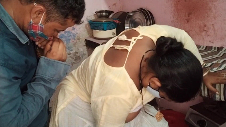 Yourgeeta8899: Une jeune demi-sœur apprend à son demi-frère aîné à baiser la première...