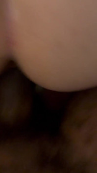 Chlupatá Šťavnatá Kundička Naplněná a Prosakující Masivní BBC Creampie