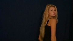 Flash Model Amateurs: Sexy blondýnka škádlí a ukazuje své sexy tělo