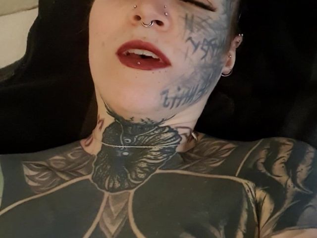 Face of Orgasm with Lipstick on (Balea Scarleg)