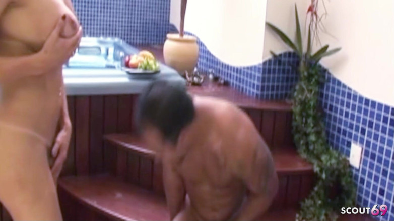 Shemale TS Collection: Big Tit Latin Tranny w spa zerżnięta analnie przez Grubego...