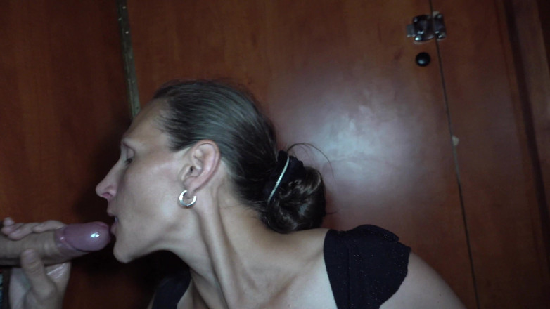 TuttiFruttiClub: Vicky und Jenny Glory Hole Blow