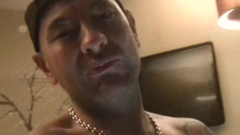 Latino Fucker: Futută de un heterosexual musculos și chipeș