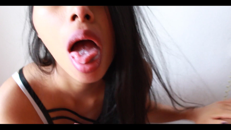 Sammy_corazon: Vind je het leuk als je kleine slet je sperma...