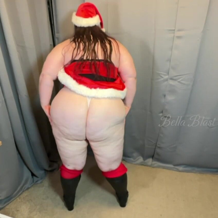 BellaBlast: Zlobivá bbw paní Claus striptýz - Bella Blast