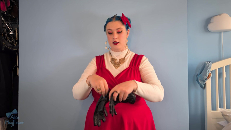 Alice_Mayflower_Scottish: Upíří rukavice JOi &amp; Caged pro Locktober - sólo dívka