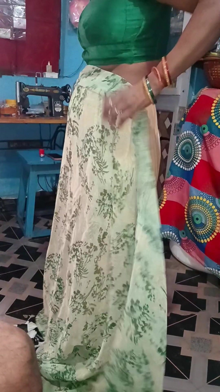 vijay_kumarpatel: Videoclip cu Han Hunt făcând o baie