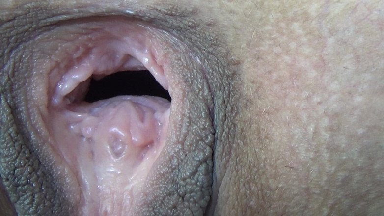 AnnaBUST: Very Close up of My Talking Pussy